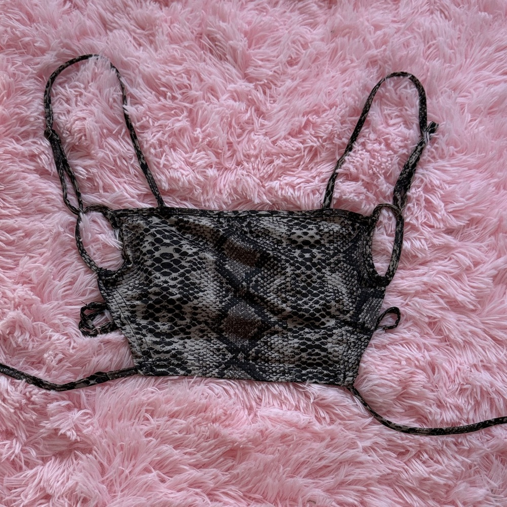 Zaful Reptile Print Backless Crop Top